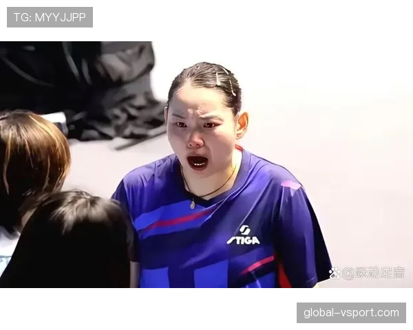 何卓佳上场像邻家学霸，下了场像误入豪宅衣帽间，看的我钱包瑟瑟发抖