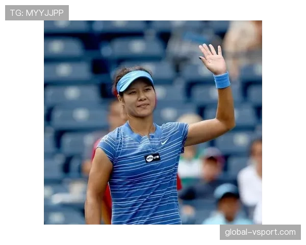 李娜训练间隙竟偷偷擦防晒？这冠军也太讲究了吧！